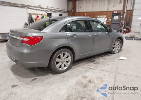 2011 Chrysler 200 Touring z USA, uszkodzony, nr VIN 1C3BC1FB5BN611389